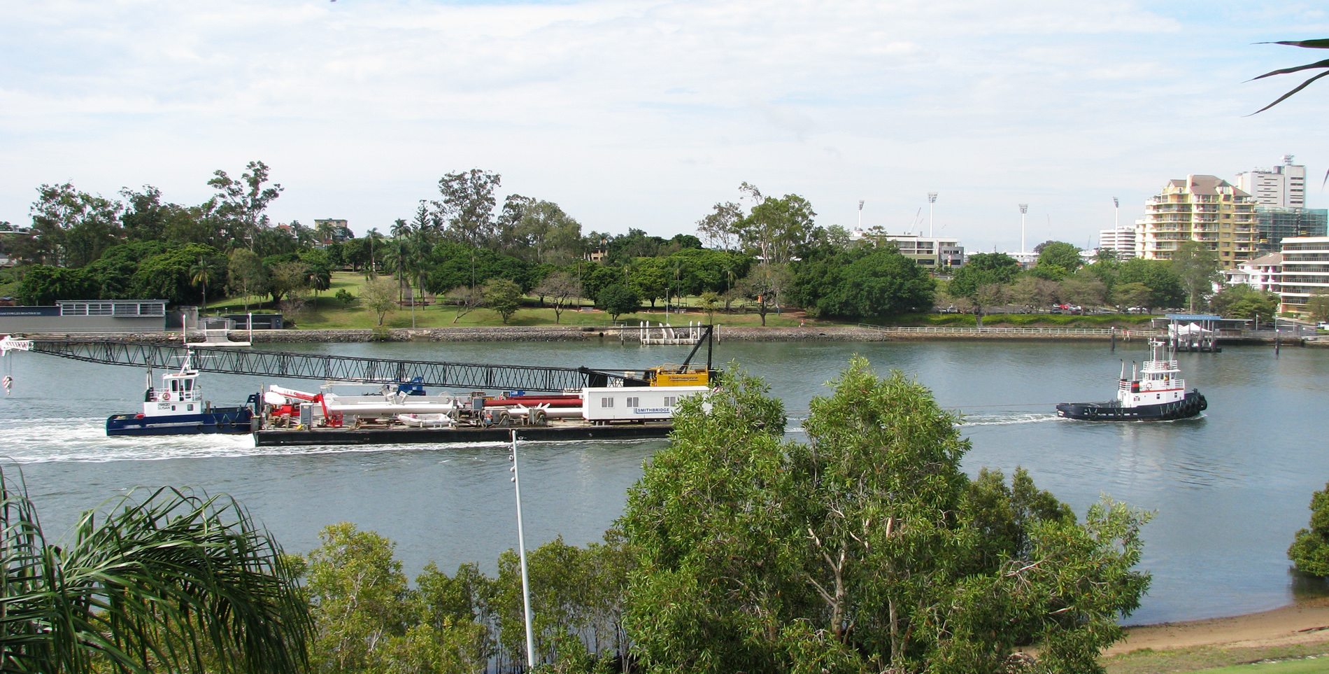 Maeve Anne – as crane barge with two tugs