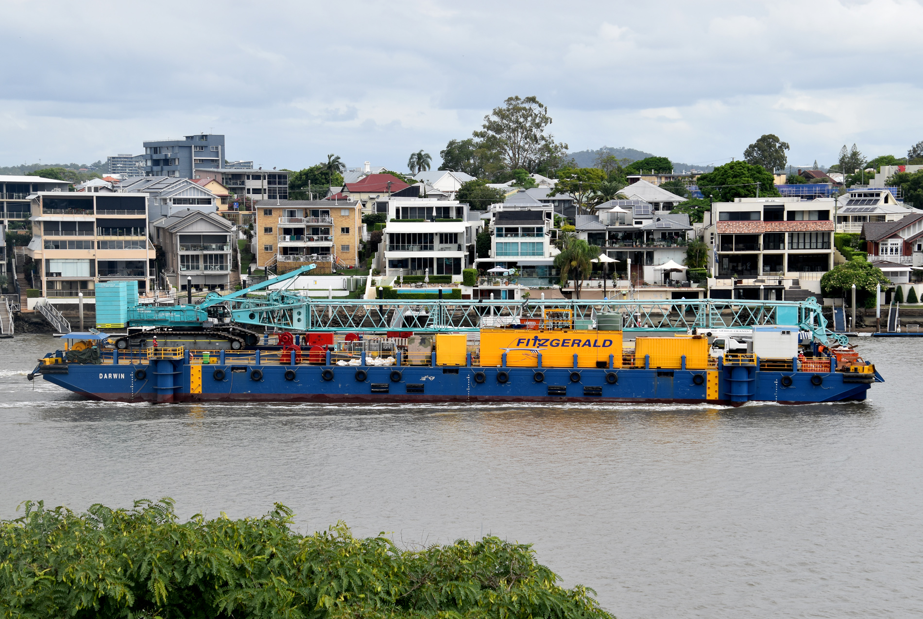 “PT Mary” takes a fully loaded “Darwin” up to Southbank for Bridge Project ~ 11 Jan 2021
