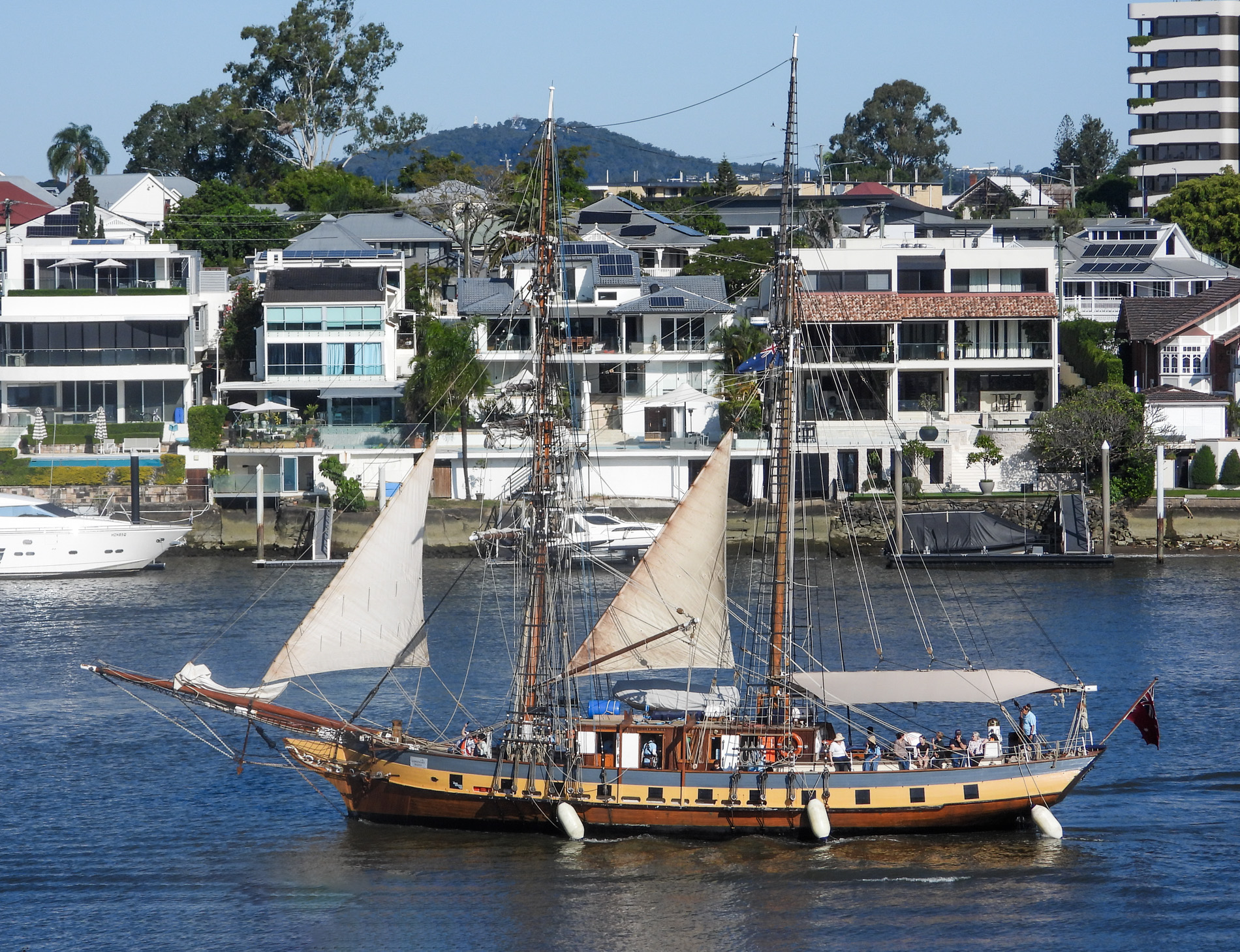 “WINDEWOOD BOUND” visits the Humbug ~ 24 & 25 May 2025