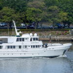 ROBERT BRUCE a 90′ Serenity 90 Expedition Motor Yacht checks the Humbug Reach ~ 20 Sep 2020